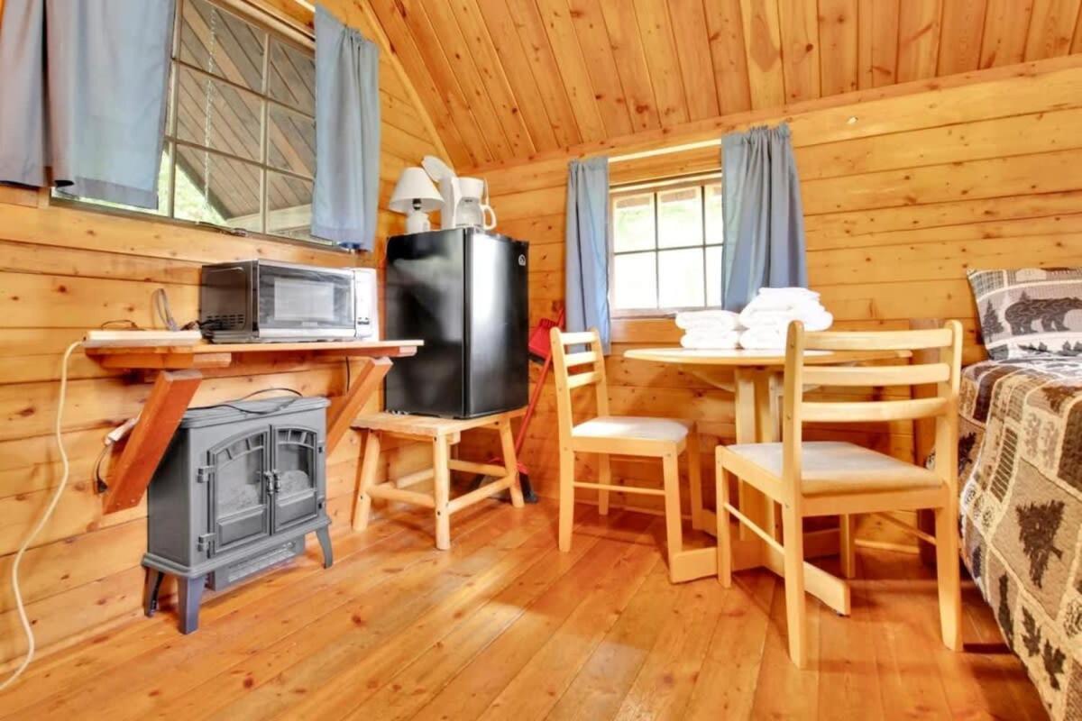 Rustic Cabin With Pool Access Bloomington Zewnętrze zdjęcie